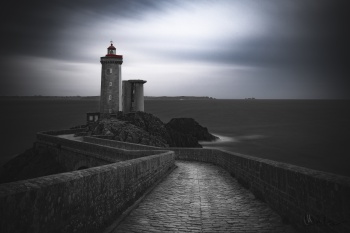 "Le petit au bord de la mer"